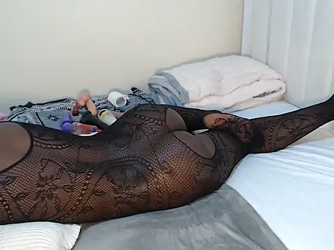 sweet essin online show from November 9, 6:01 pm