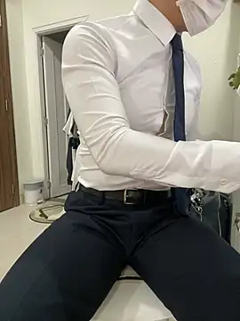 harrylouis1357 online show from December 22, 10:17 am