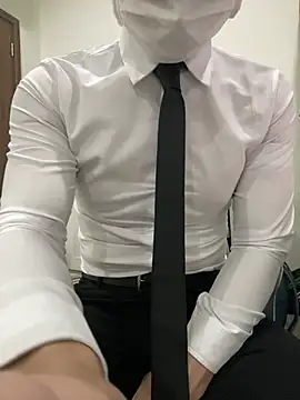 harrylouis1357 online show from December 18, 1:45 pm