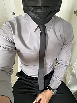 harrylouis1357 online show from January 1, 6:37 am