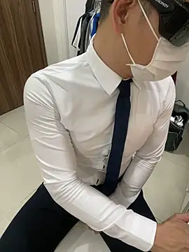 harrylouis1357 online show from March 12, 1:30 pm