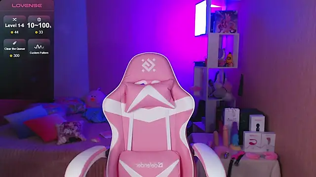 Snapshot of ur_kitty__ chatting on December 21, 12:27 pm ur kitty online show from December 21, 12:27 pm