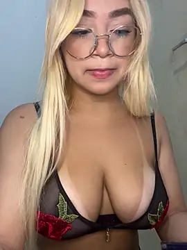 Snapshot of Ninfetinha__ chatting on March 1, 1:38 am Ninfetinha online show from March 1, 1:38 am