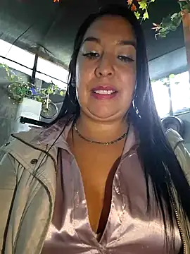 Snapshot of Bella_keny chatting on February 15, 10:21 pm Bella keny online show from February 15, 10:21 pm