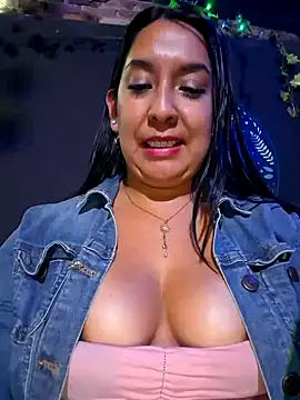 Snapshot of Bella_keny chatting on March 4, 11:00 pm Bella keny online show from March 4, 11:00 pm