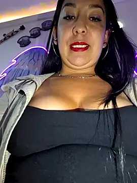 Snapshot of Bella_keny chatting on February 20, 11:21 pm Bella keny online show from February 20, 11:21 pm