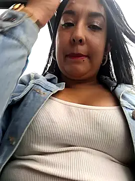 Snapshot of Bella_keny chatting on October 10, 6:42 pm Bella keny online show from October 10, 6:42 pm