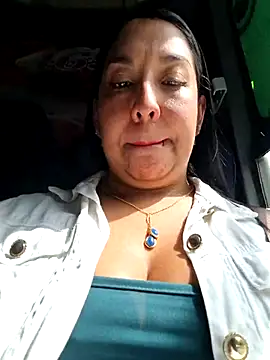 Snapshot of Bella_keny chatting on June 19, 2:56 pm Bella keny online show from June 19, 2:56 pm