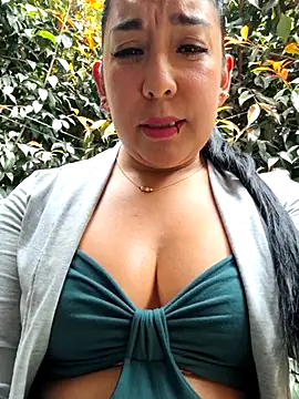 Snapshot of Bella_keny chatting on September 29, 6:35 pm Bella keny online show from September 29, 6:35 pm
