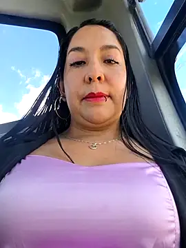 Snapshot of Bella_keny chatting on July 6, 3:03 pm Bella keny online show from July 6, 3:03 pm