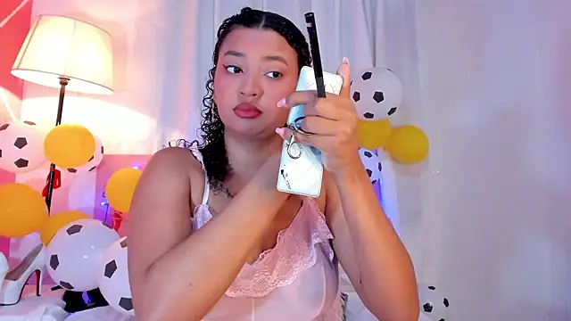Snapshot of JessyZoe chatting on June 12, 2:59 pm JessyZoe online show from June 12, 2:59 pm
