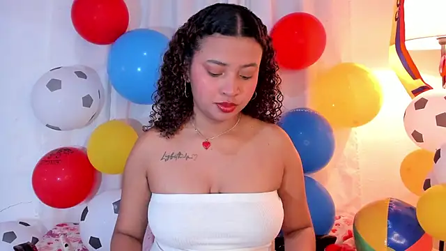 Snapshot of JessyZoe chatting on June 26, 6:36 pm JessyZoe online show from June 26, 6:36 pm