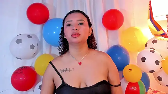 Snapshot of JessyZoe chatting on June 25, 2:33 pm JessyZoe online show from June 25, 2:33 pm