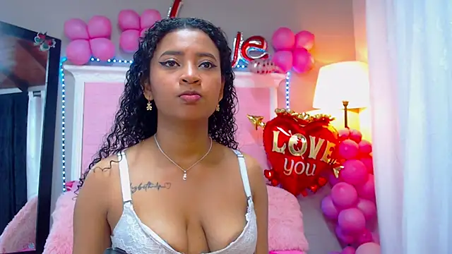 Snapshot of JessyZoe chatting on February 25, 1:43 pm JessyZoe online show from February 25, 1:43 pm