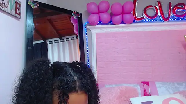 Snapshot of JessyZoe chatting on February 19, 7:37 pm JessyZoe online show from February 19, 7:37 pm