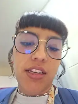 cute hollywood online show from February 21, 6:32 pm