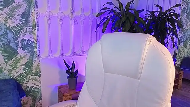 cute hollywood online show from June 3, 7:51 pm