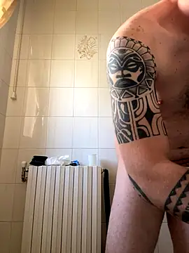 iltoscano95 online show from October 4, 12:07 pm