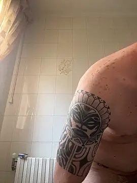 iltoscano95 online show from September 14, 1:22 pm