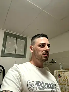 iltoscano95 online show from September 28, 6:26 pm