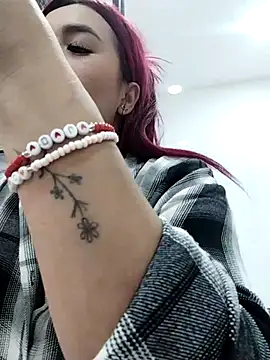 Snapshot of EmaGw chatting on November 8, 9:07 pm EmaGw online show from November 8, 9:07 pm