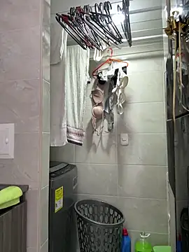 dakota le online show from April 4, 3:29 pm