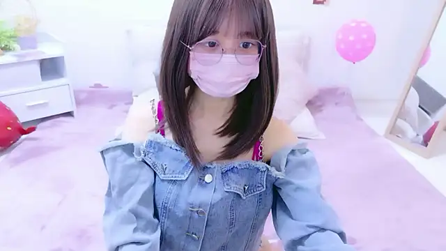 Snapshot of chihiro_ri chatting on May 8, 9:35 am chihiro ri online show from May 8, 9:35 am