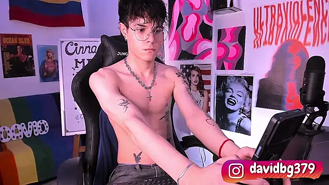 Snapshot of cinnamon_boyxxx chatting on March 9, 7:12 am cinnamon boyxxx online show from March 9, 7:12 am