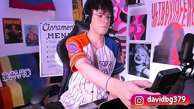 Snapshot of cinnamon_boyxxx chatting on March 14, 1:59 am cinnamon boyxxx online show from March 14, 1:59 am