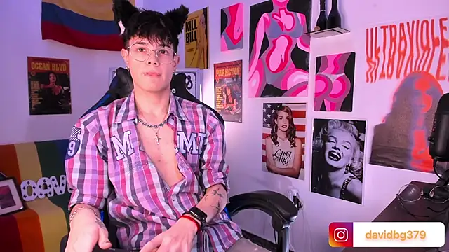 Snapshot of cinnamon_boyxxx chatting on February 6, 1:49 am cinnamon boyxxx online show from February 6, 1:49 am