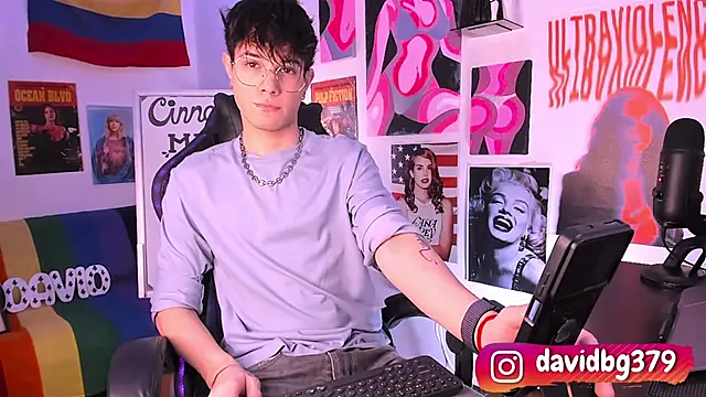 Snapshot of cinnamon_boyxxx chatting on March 6, 12:54 am cinnamon boyxxx online show from March 6, 12:54 am