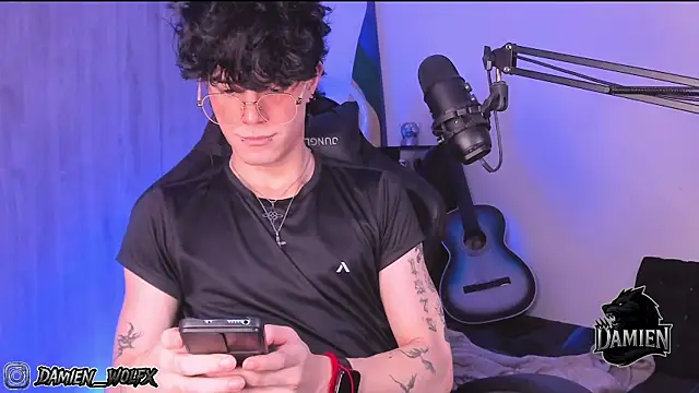 Snapshot of cinnamon_boyxxx chatting on September 29, 1:23 am cinnamon boyxxx online show from September 29, 1:23 am