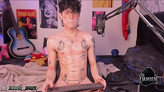 Snapshot of cinnamon_boyxxx chatting on November 8, 4:05 am cinnamon boyxxx online show from November 8, 4:05 am