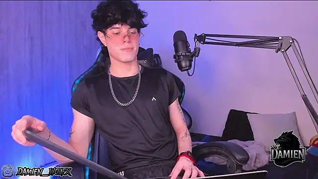 Snapshot of cinnamon_boyxxx chatting on September 30, 2:06 am cinnamon boyxxx online show from September 30, 2:06 am