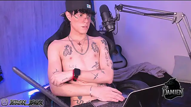 Snapshot of cinnamon_boyxxx chatting on September 28, 2:07 am cinnamon boyxxx online show from September 28, 2:07 am