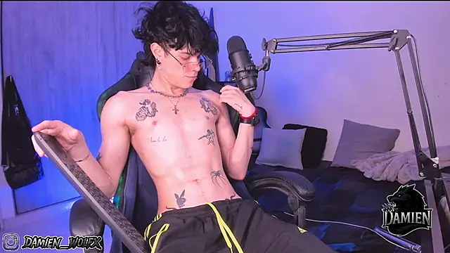 Snapshot of cinnamon_boyxxx chatting on September 18, 1:30 am cinnamon boyxxx online show from September 18, 1:30 am