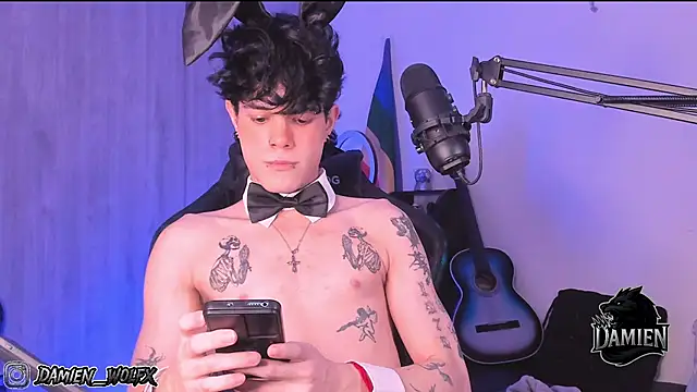 Snapshot of cinnamon_boyxxx chatting on September 22, 2:39 am cinnamon boyxxx online show from September 22, 2:39 am