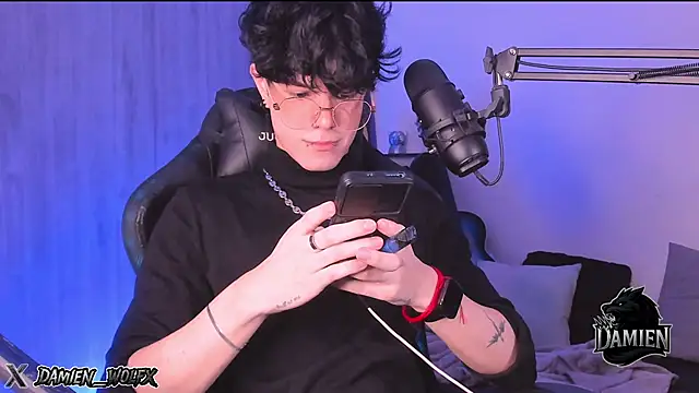 Snapshot of cinnamon_boyxxx chatting on September 19, 2:26 am cinnamon boyxxx online show from September 19, 2:26 am