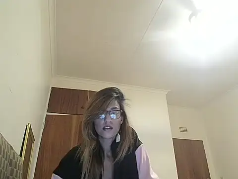Snapshot of karmicQueen669 chatting on April 29, 12:04 am karmicQueen669 online show from April 29, 12:04 am