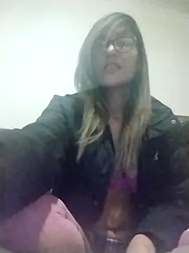 Snapshot of karmicQueen669 chatting on May 14, 5:32 pm karmicQueen669 online show from May 14, 5:32 pm