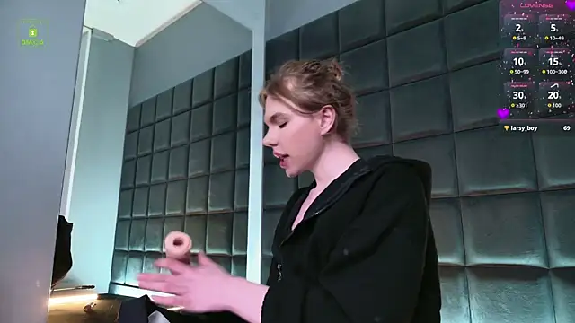 DanielPaige  online show from February 8, 4:05 pm