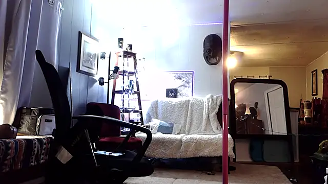 Genevieve143 online show from February 20, 6:19 am