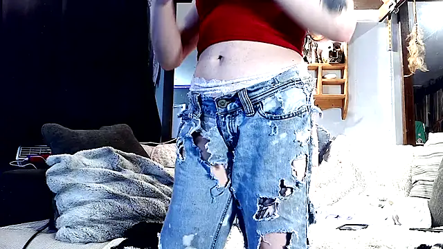 Snapshot of Genevieve143 chatting on May 9, 7:34 am Genevieve143 online show from May 9, 7:34 am