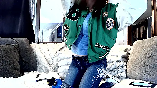 Snapshot of Genevieve143 chatting on May 8, 9:35 am Genevieve143 online show from May 8, 9:35 am