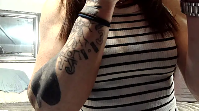 Genevieve143 online show from March 9, 3:54 am