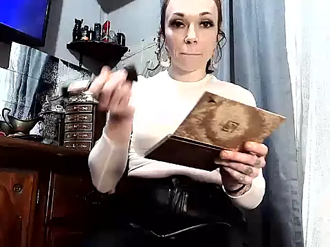 Genevieve143 online show from July 14, 4:57 pm
