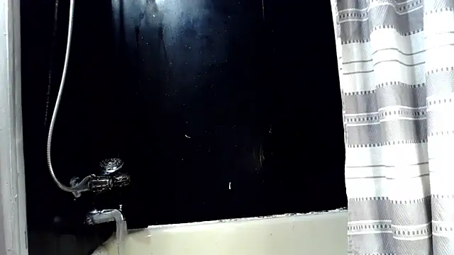 Genevieve143 online show from December 21, 12:07 pm