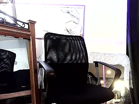 Snapshot of Genevieve143 chatting on July 5, 4:47 pm Genevieve143 online show from July 5, 4:47 pm