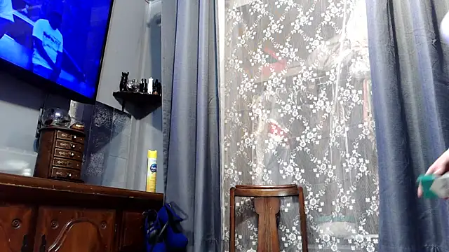 Genevieve143 online show from February 25, 6:30 pm