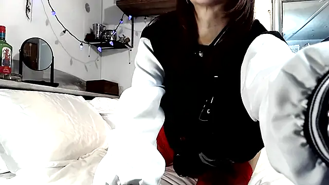 Snapshot of Genevieve143 chatting on April 30, 9:30 pm Genevieve143 online show from April 30, 9:30 pm